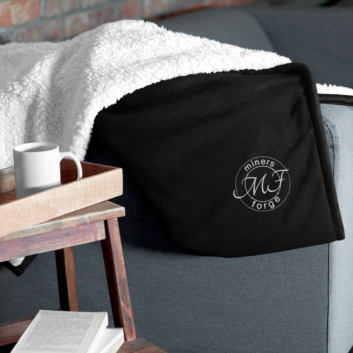 MF nameplate Premium sherpa blanket