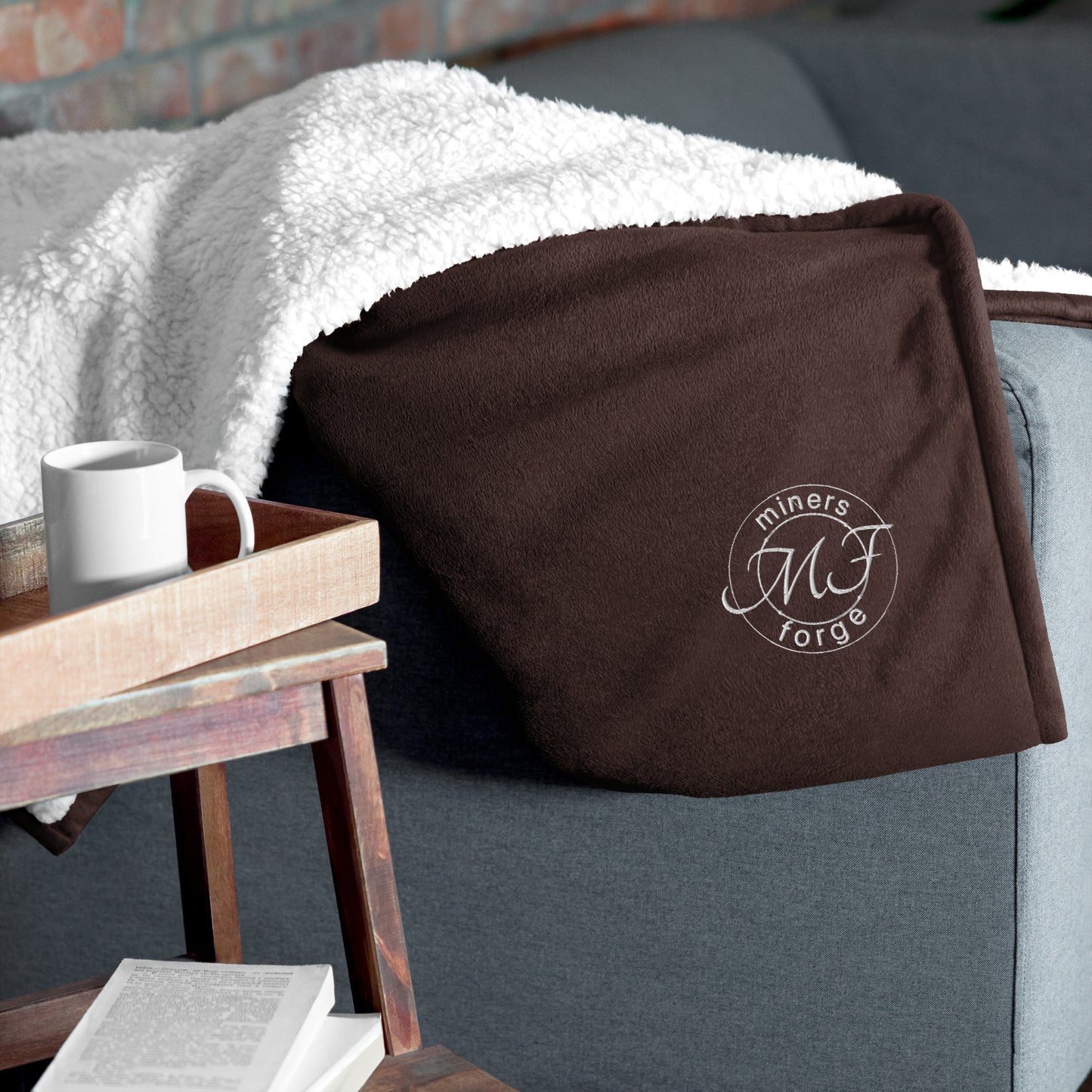 MF nameplate Premium sherpa blanket