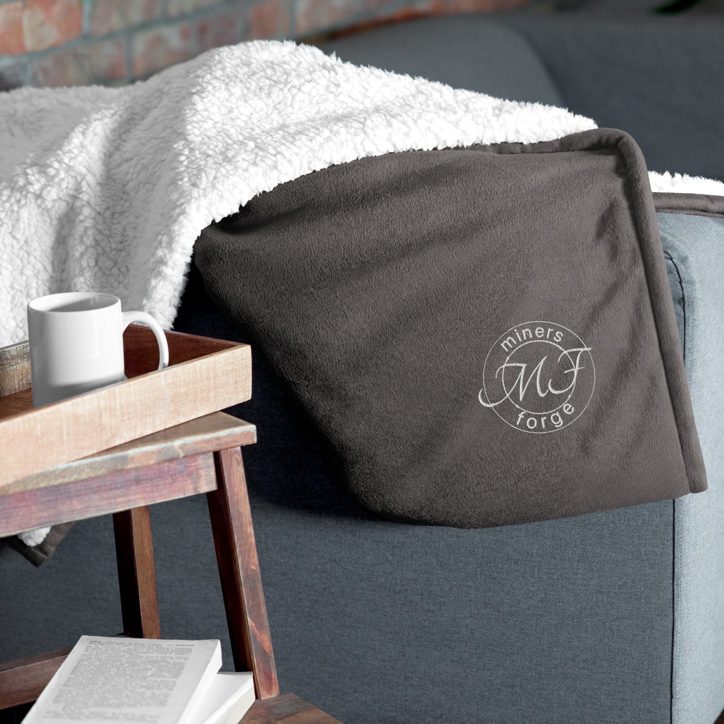 MF nameplate Premium sherpa blanket